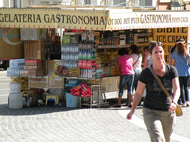  Vente de raffraîchissements et d'en-cas devant le musée du Vatican